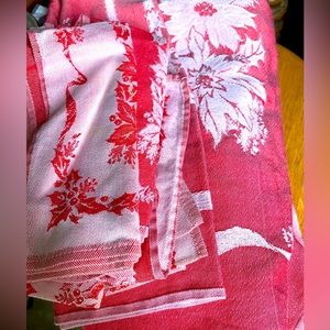 Vintage poinsettia table cloth & matching napkins